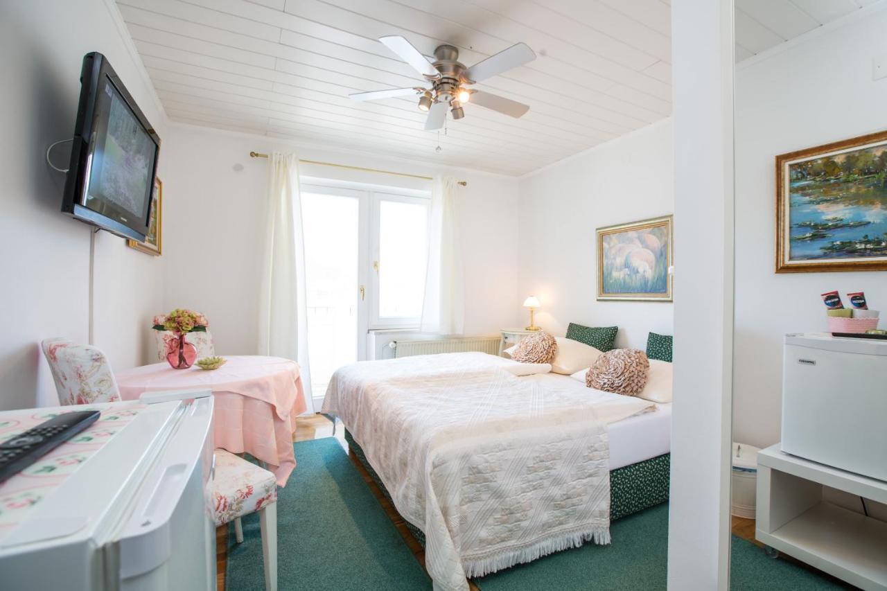 B&B Pletna A Double Lake-View Room Bled Bagian luar foto